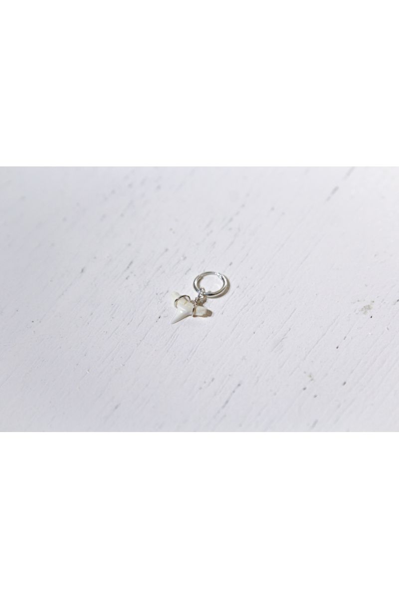 shark tooth (white) earring - silver