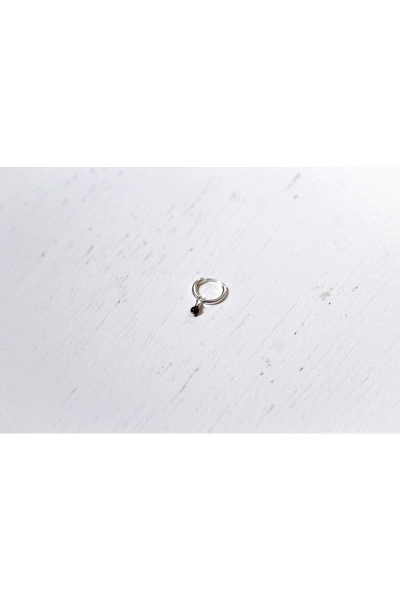 onyx hoop earring- silver -