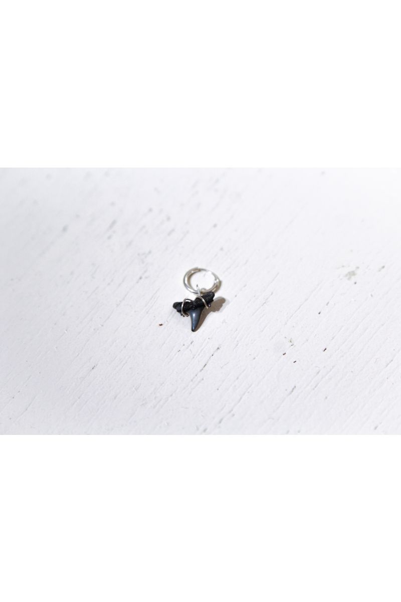 shark tooth (black) earring - silver